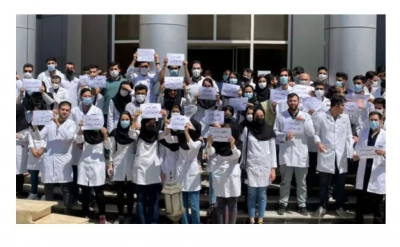 تجمع الأطباء المتدربين احتجاجا على الوعود الكاذبة للمسؤولين